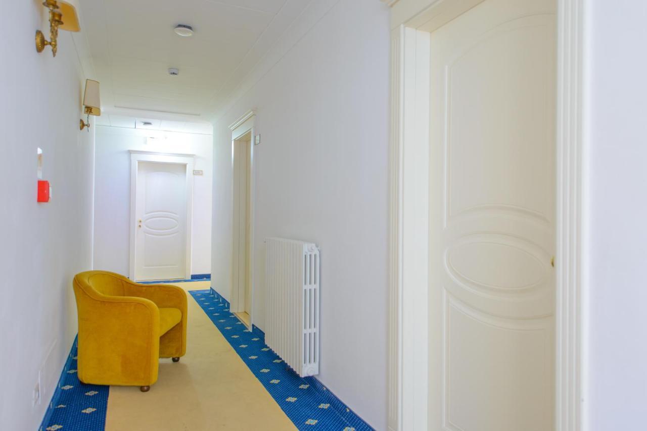 Palace Hotel Domus Mea Riccione Esterno foto