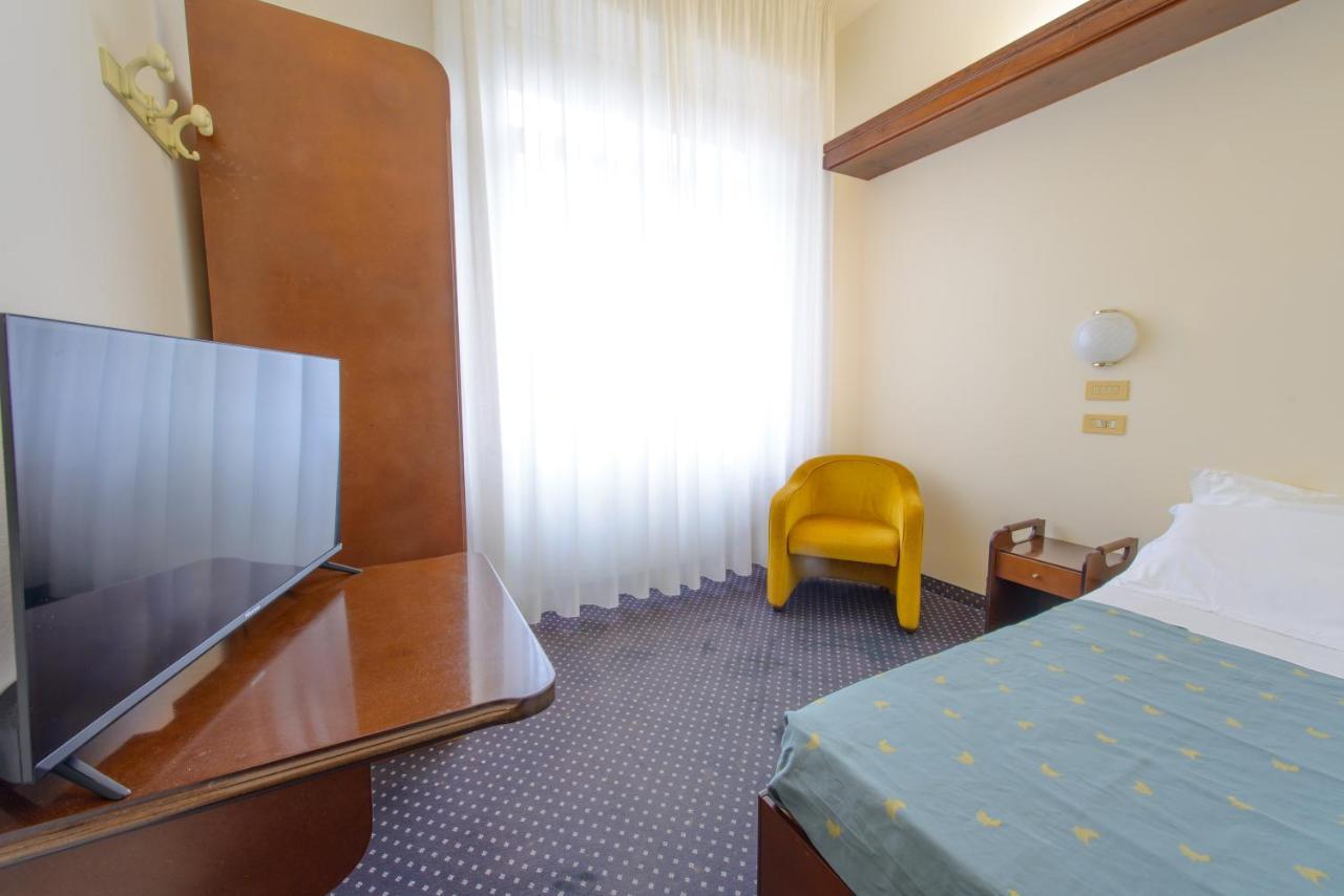 Palace Hotel Domus Mea Riccione Esterno foto