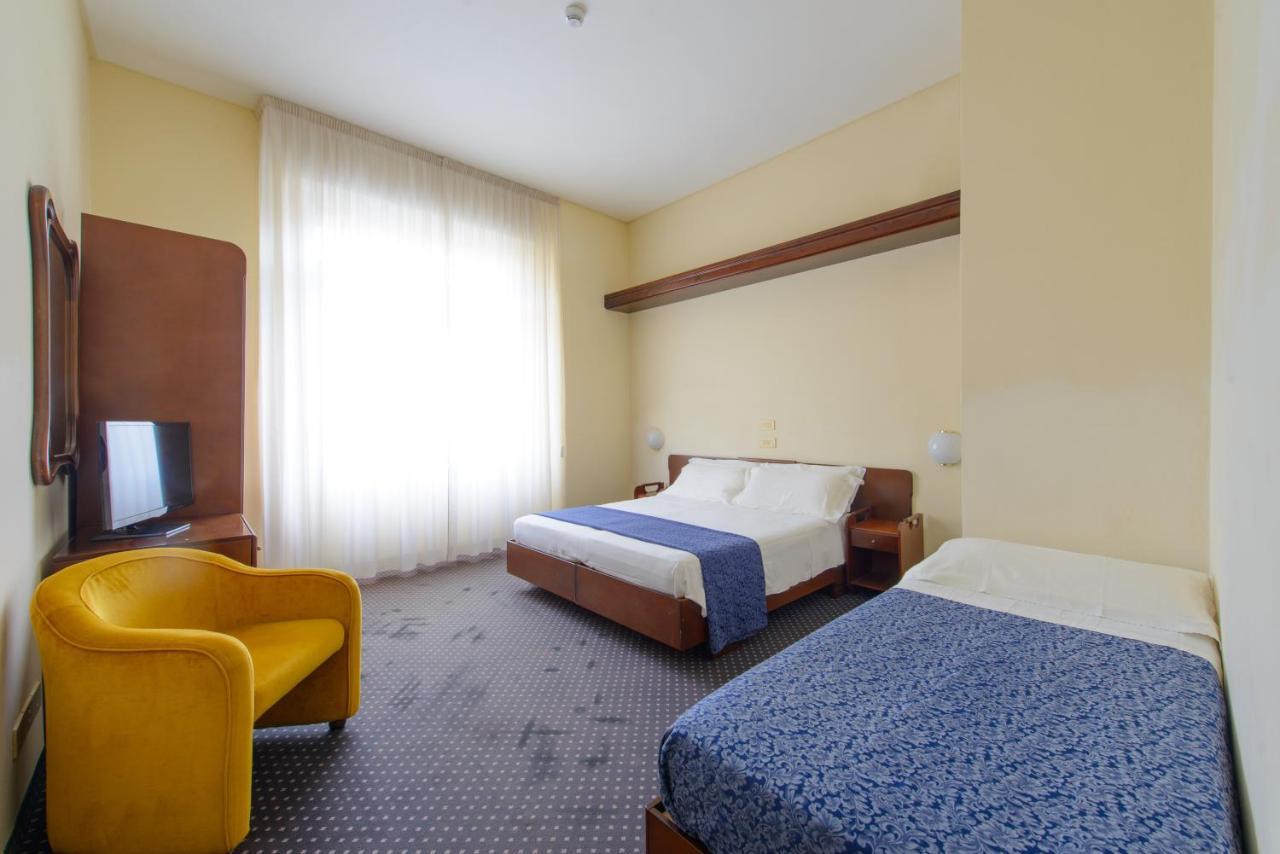 Palace Hotel Domus Mea Riccione Esterno foto