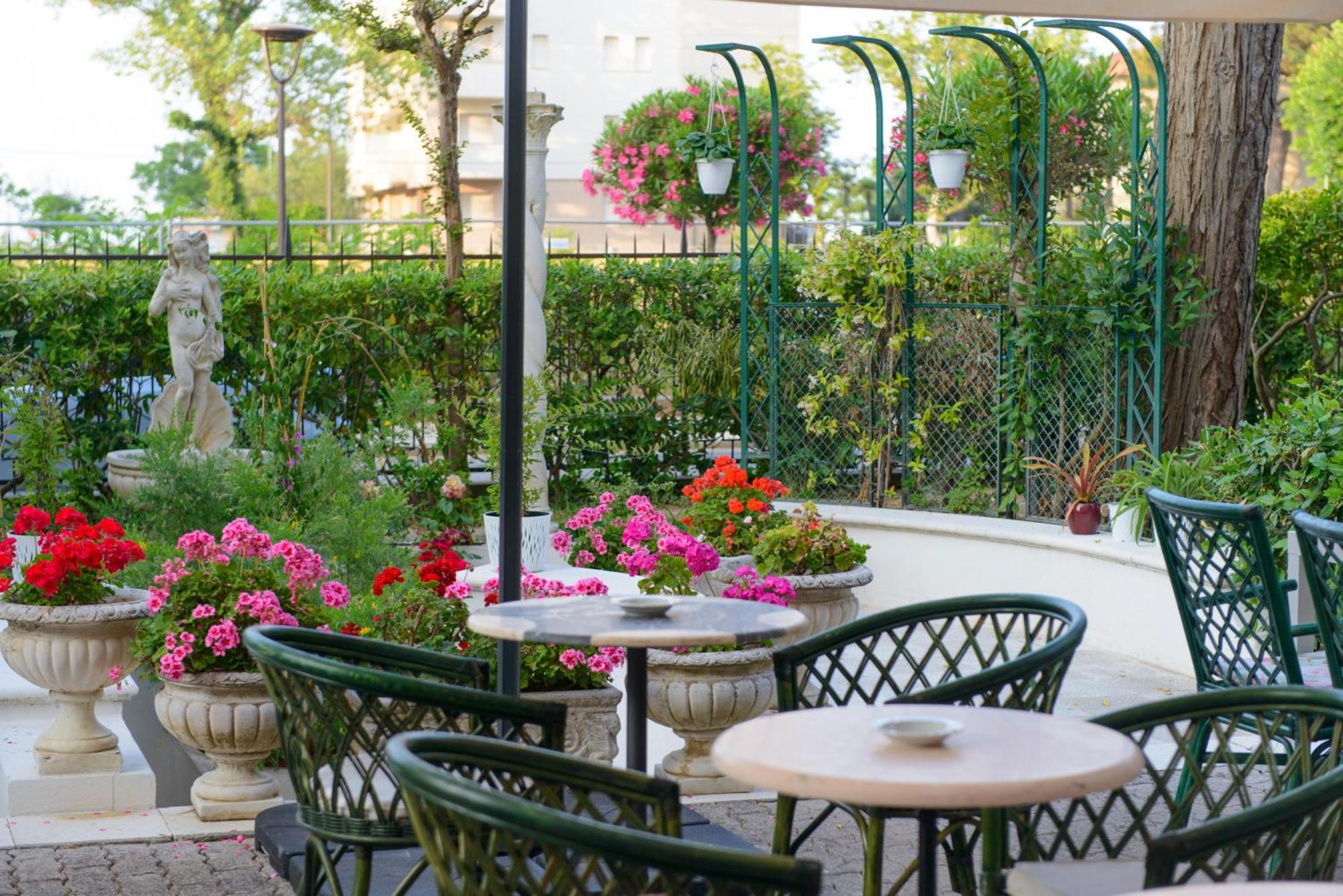 Palace Hotel Domus Mea Riccione Esterno foto
